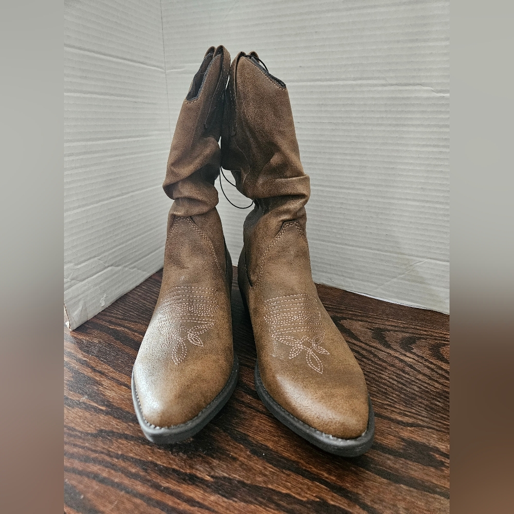 Style And Co. New Womens Boots Size 8. Selling On AMAZON for 50. SEE PICS (BIN11 - Picture 2 of 6